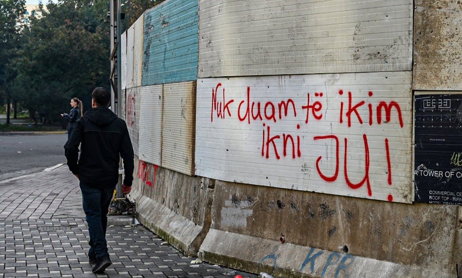  Ky është fundi   të rinjtë mesazhe për politikën   Nuk duam të ikim  ikni ju  