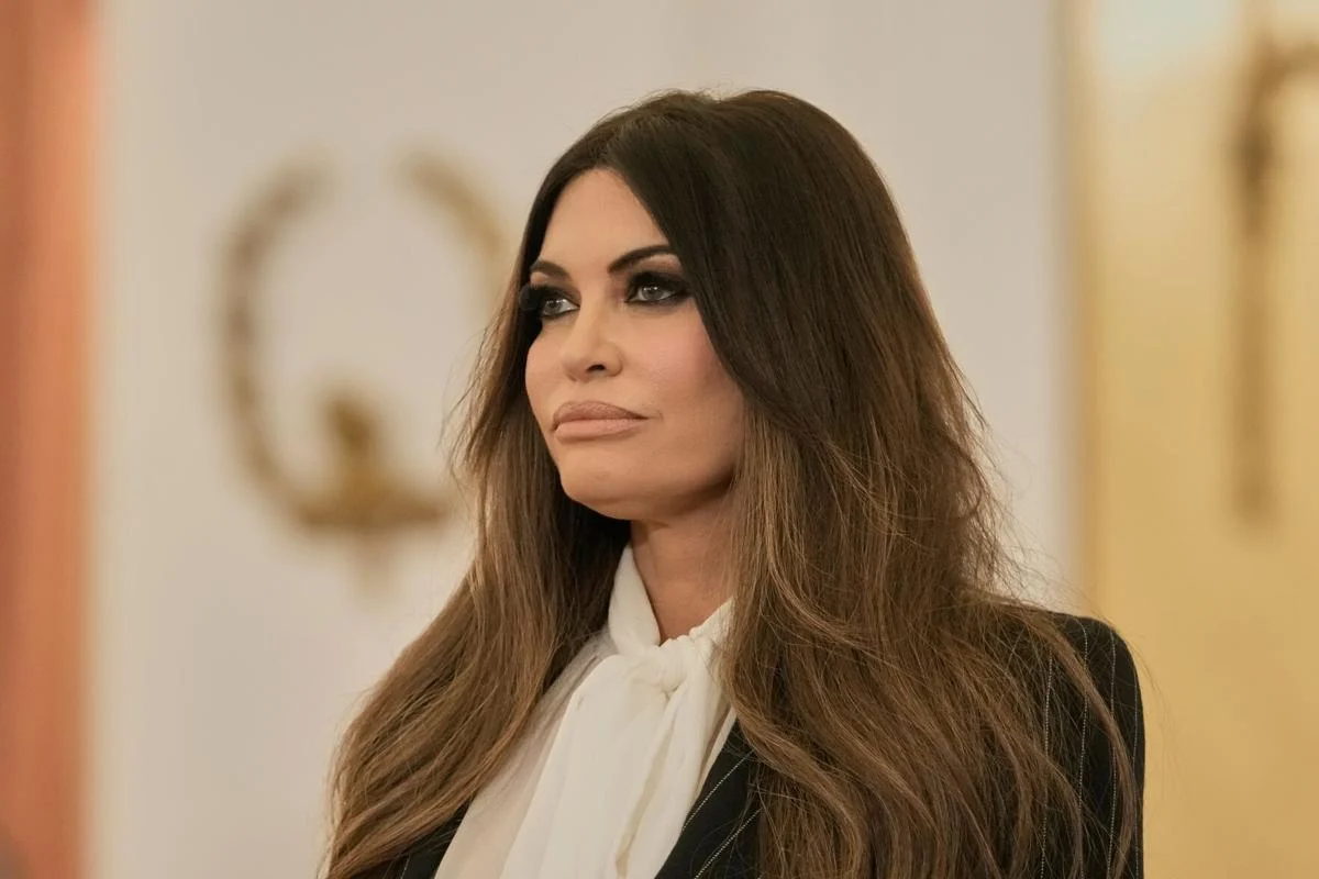 trump-shqyrton-shkarkimin-e-ambasadores-ne-greqi-kimberly-guilfoyle-akuzohet-per-kerkim-parash-dhe-dhurata-luksoze