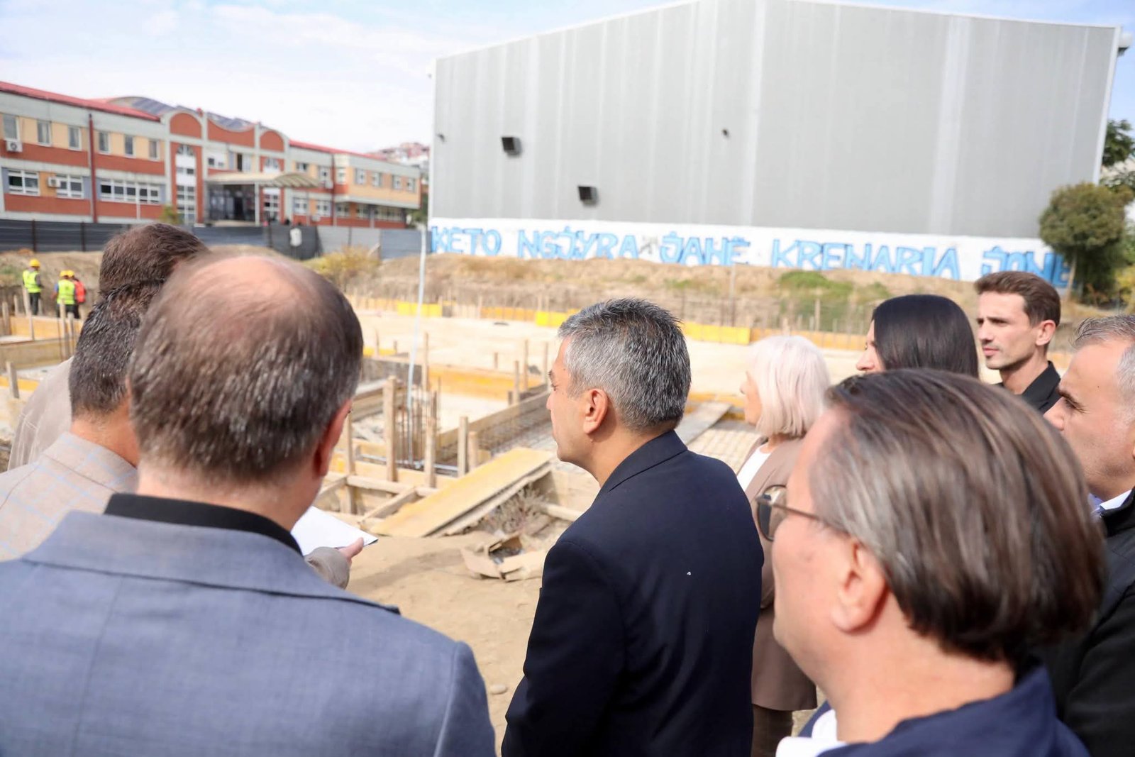 Mexhiti  Premtuam pishinën e re në Çair  investimi rreth 1 milion euro
