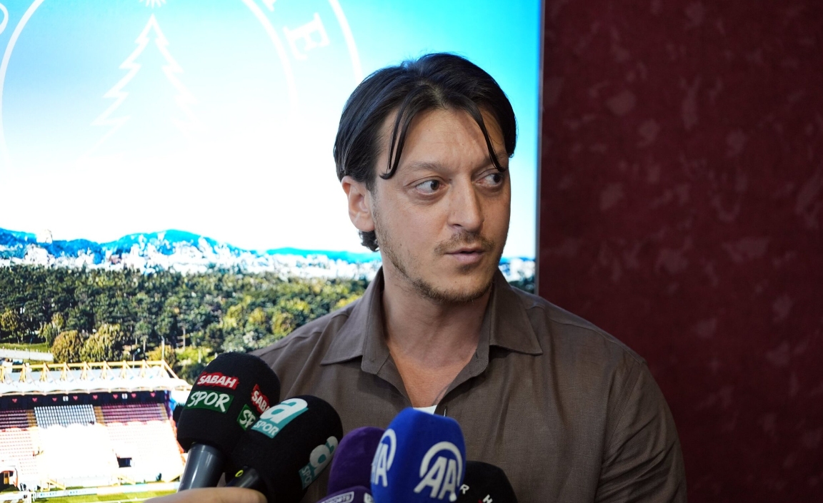 Mesut Ozil kritikon FIFA n  Standardet e dyfishta ndaj Rusisë dhe Izraelit