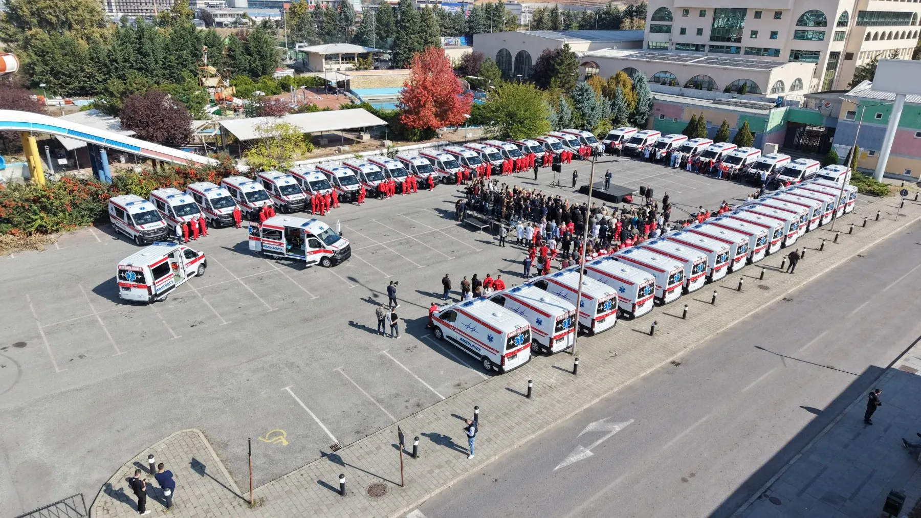 Mbërritën në Shkup 100 automjetet për Ndihmën e Shpejtë