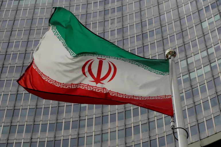 Irani paralajmëron sulme ndaj bazave dhe anijeve amerikane