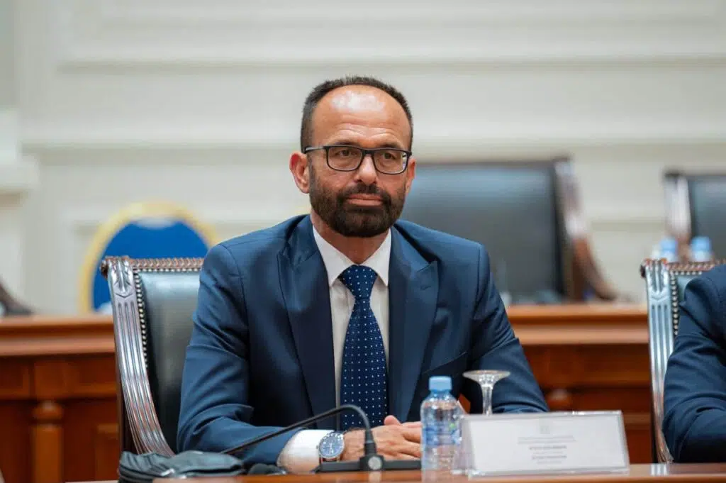 Jurisprudenca në shqip  Shasivari  Po i numëroj ditët kur do të hiqet barriera 35 vjeçare