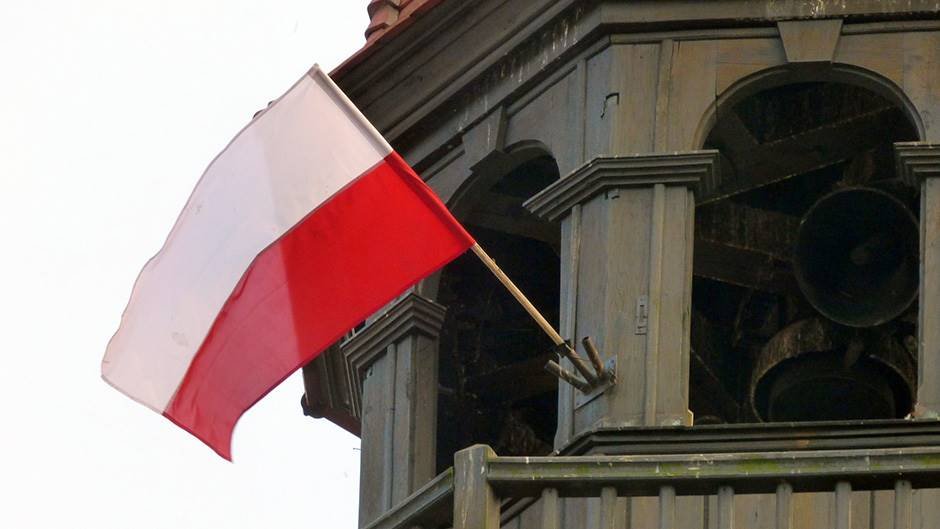 Në Poloni shpërthen kriza institucionale  përplasje rreth Gjykatës Kushtetuese   akuzat për grusht shteti