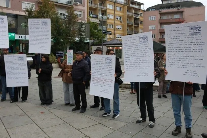 Prishtinë  qytetarët protestojnë nën moton  Vrasja e grave të trajtohet si urgjencë kombëtare 