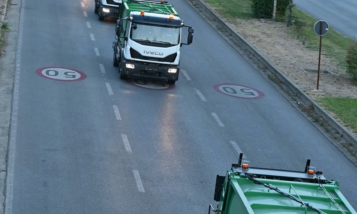 Fundi i kaosit me mbeturinat në Shkup  Vijnë automjete të reja dhe 3 300 kontejnerë